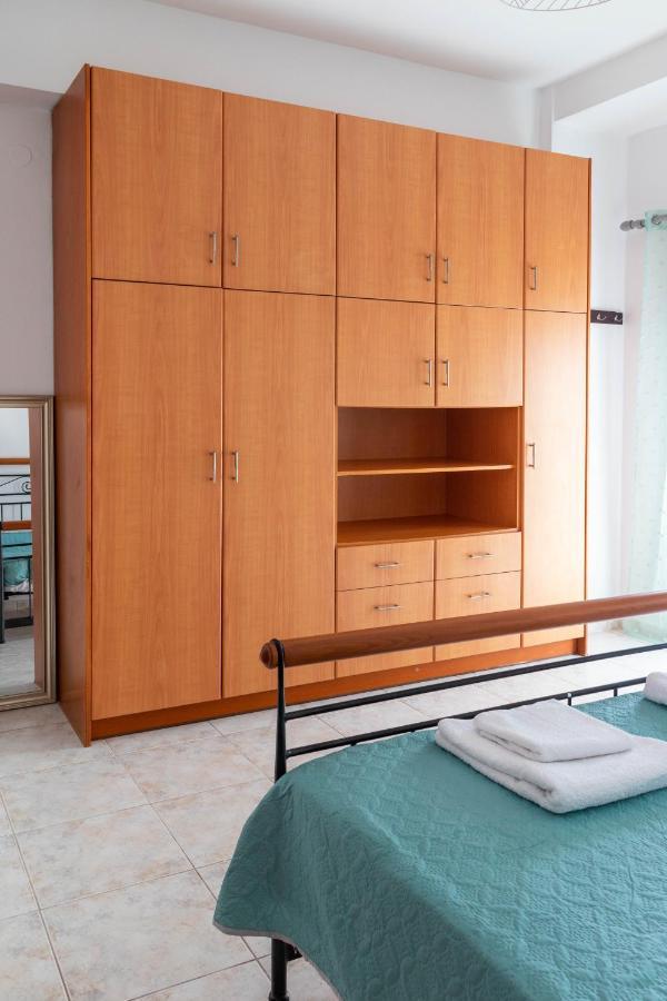 Lovely Sea View Apartment At The Heart Of The Town Ierápetra Exteriör bild